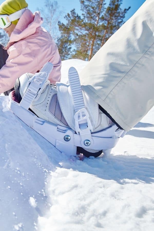 what-size-snowboard-bindings-you-need-top-tips