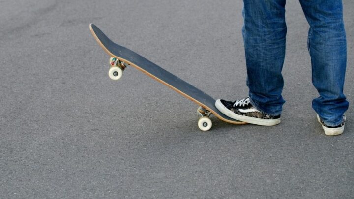 How to Stop on a Skateboard — Professional Tips!