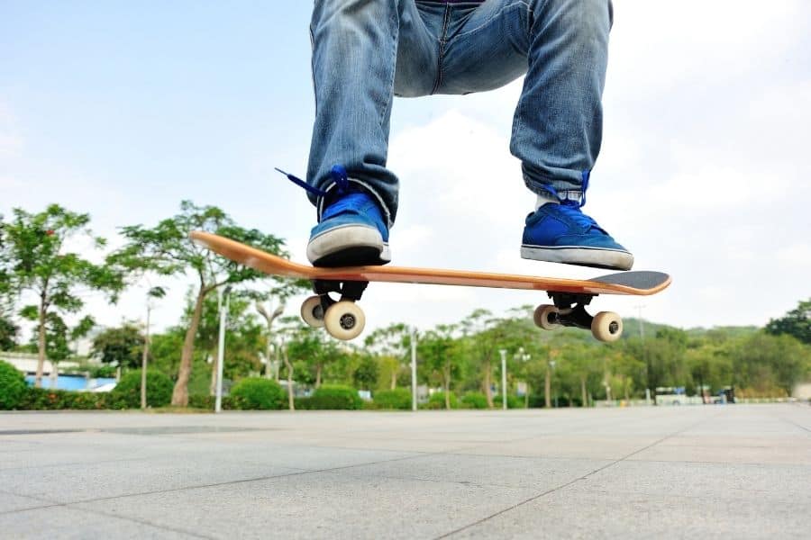 Skateboard Jumping